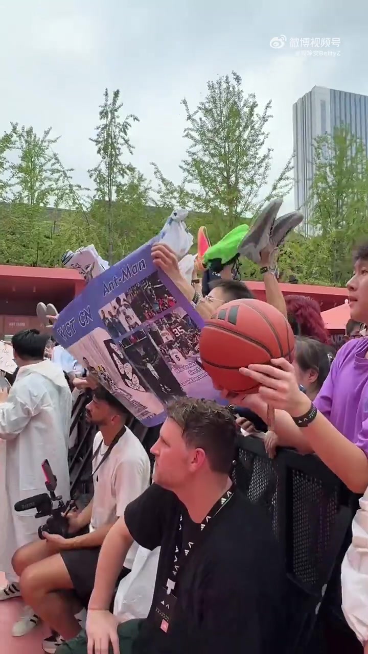 开云体育官网-周玲安：爱德华兹休赛期一直在加练中距离跳投和脚步动作