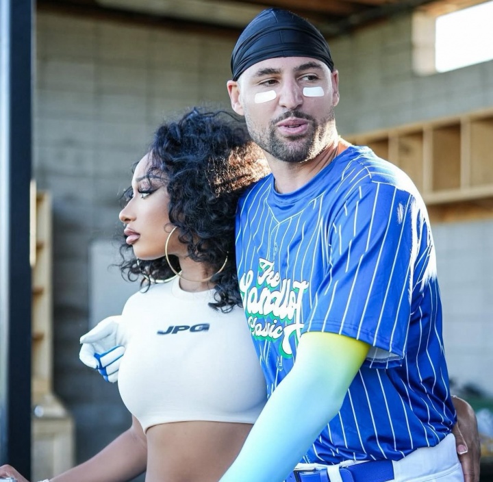 开云体育入口-夸梅质疑克莱决策：亿万身家竟被马冬梅的街头意面所左右？