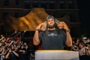 开云体育官网-詹姆斯：23对我很重要 我们以詹23庆祝这一时刻 献给我的所有球迷