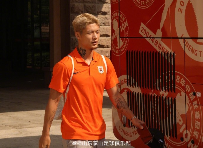 开云-泰山队今日启程赴沪，备战与上海申花的中超赛事