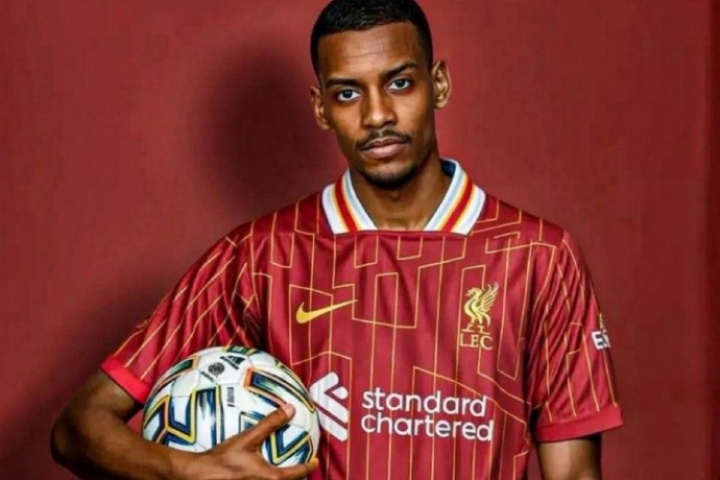 要价1.5亿镑记者：利物浦希望以转会费+交换球员签下伊萨克