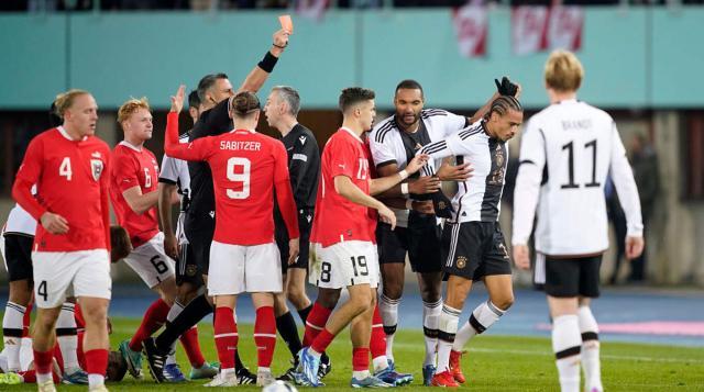 德国队一夜回到换帅前？萨内红牌才逼出热血30分钟