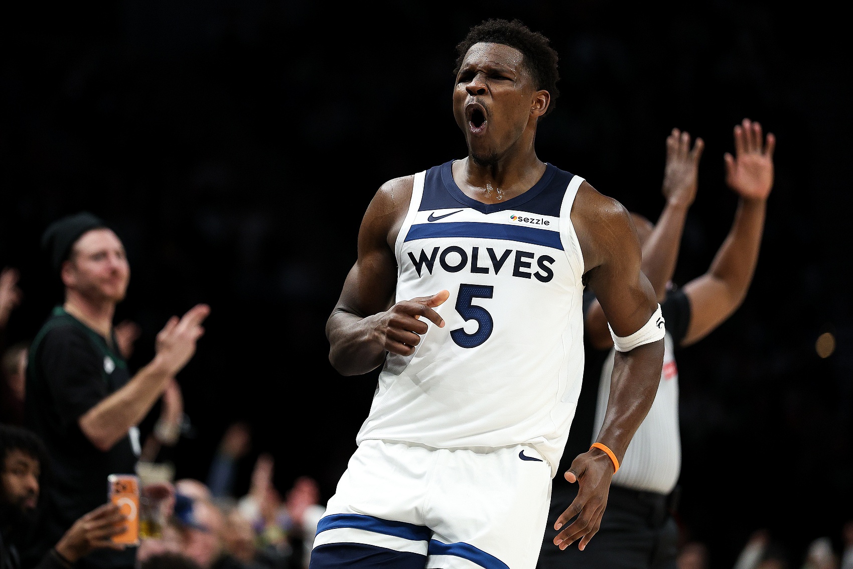 开云体育网址-场均28.9分5板3.8助！明天森林狼客战火箭 爱德华兹缺阵